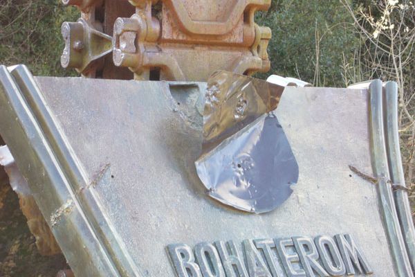 16-duze-pomnik-skorpion41F202CE-1997-4690-9640-5162C2A56783.jpg