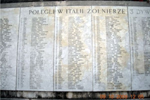 pozostale-mat-pomnik-3-dywizji-duze-150B92A28F-7CD5-4EF4-8FB0-450CC4FF66F1.jpg