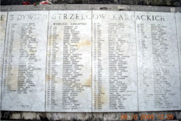 pozostale-mat-pomnik-3-dywizji-duze-16D97A6D5F-307A-474B-9DB4-275EAE2CFAFB.jpg